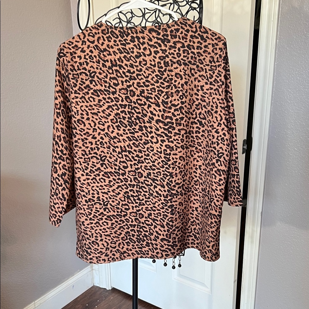 Leopard Print V-Neck Tunic Top in Rust/Black - Picture 3 of 3